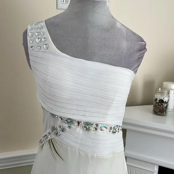 ANGEL-FASHIONS Cream One Shoulder Floral Jewel Chiffon Peacock Prom Dress NWOT