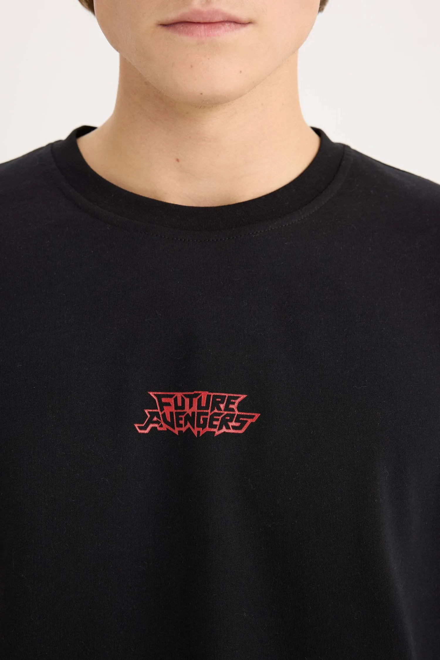 Boxy Fit Marvel Licensed Crew Neck Printed T-Shirt