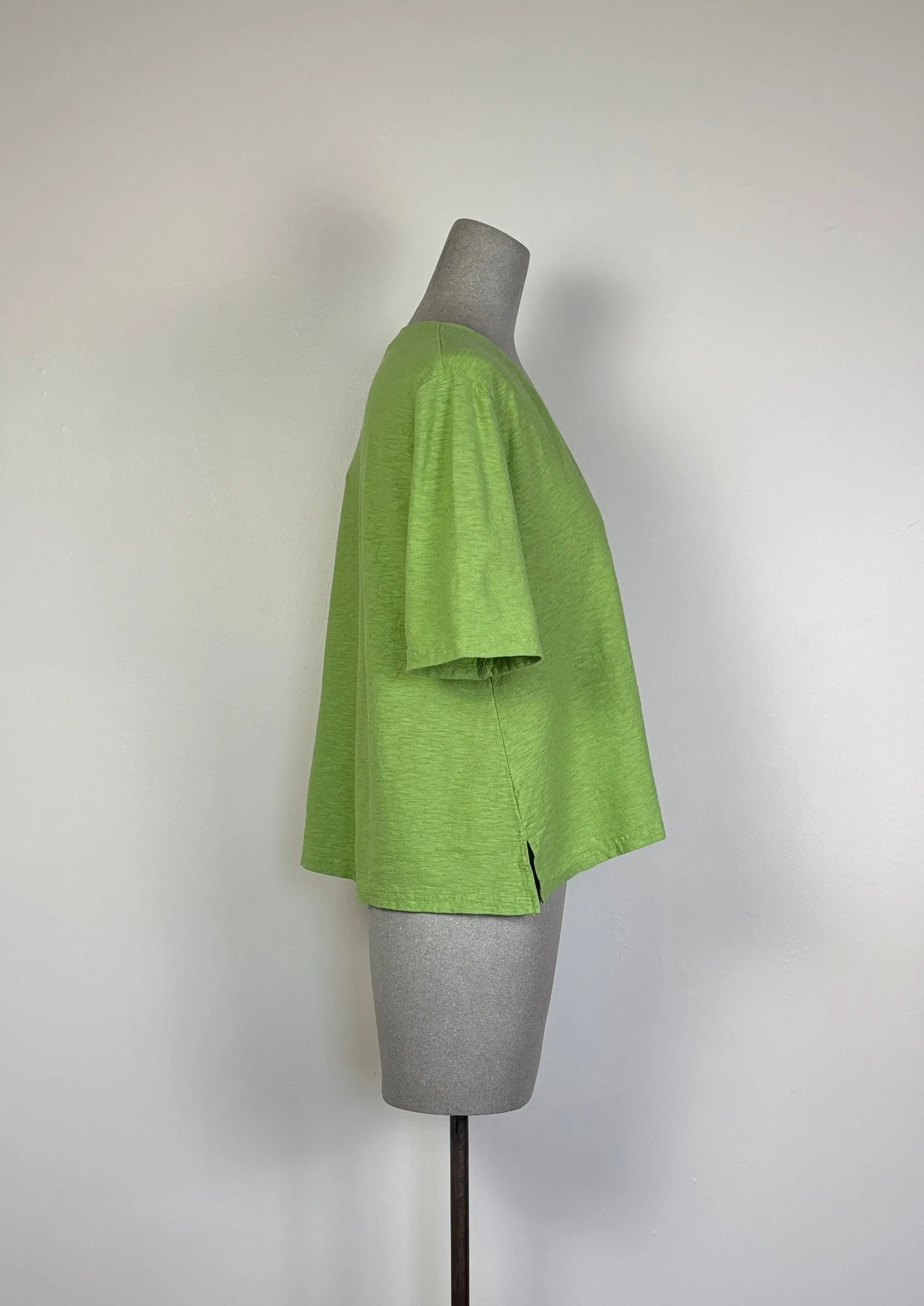 Cut Loose  ~  V-Neck Elbow Sleeve Tee - Verde