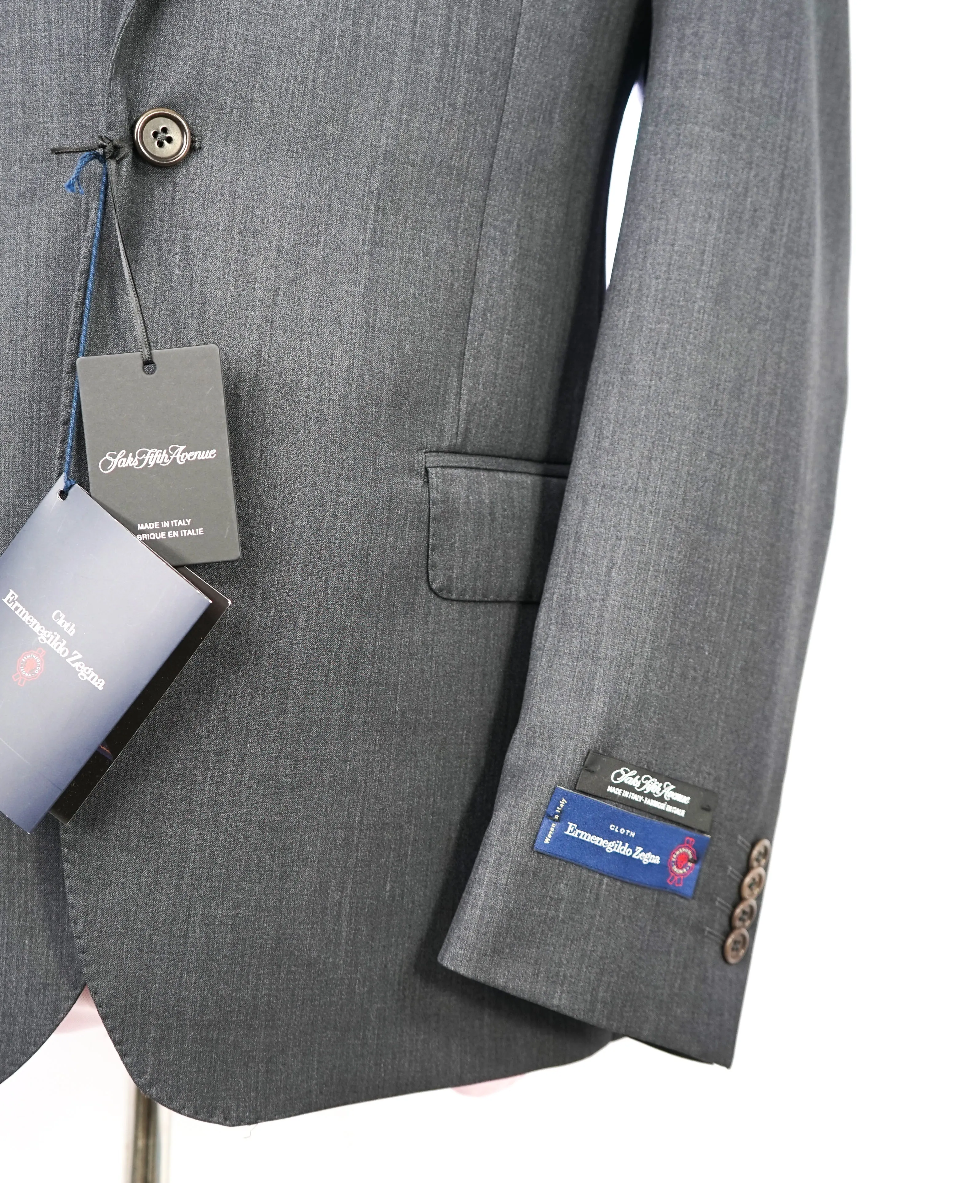 ERMENEGILDO ZEGNA - "MODERN FIT" SAKS FIFTH AVENUE *SILK* Gray Suit - 44R