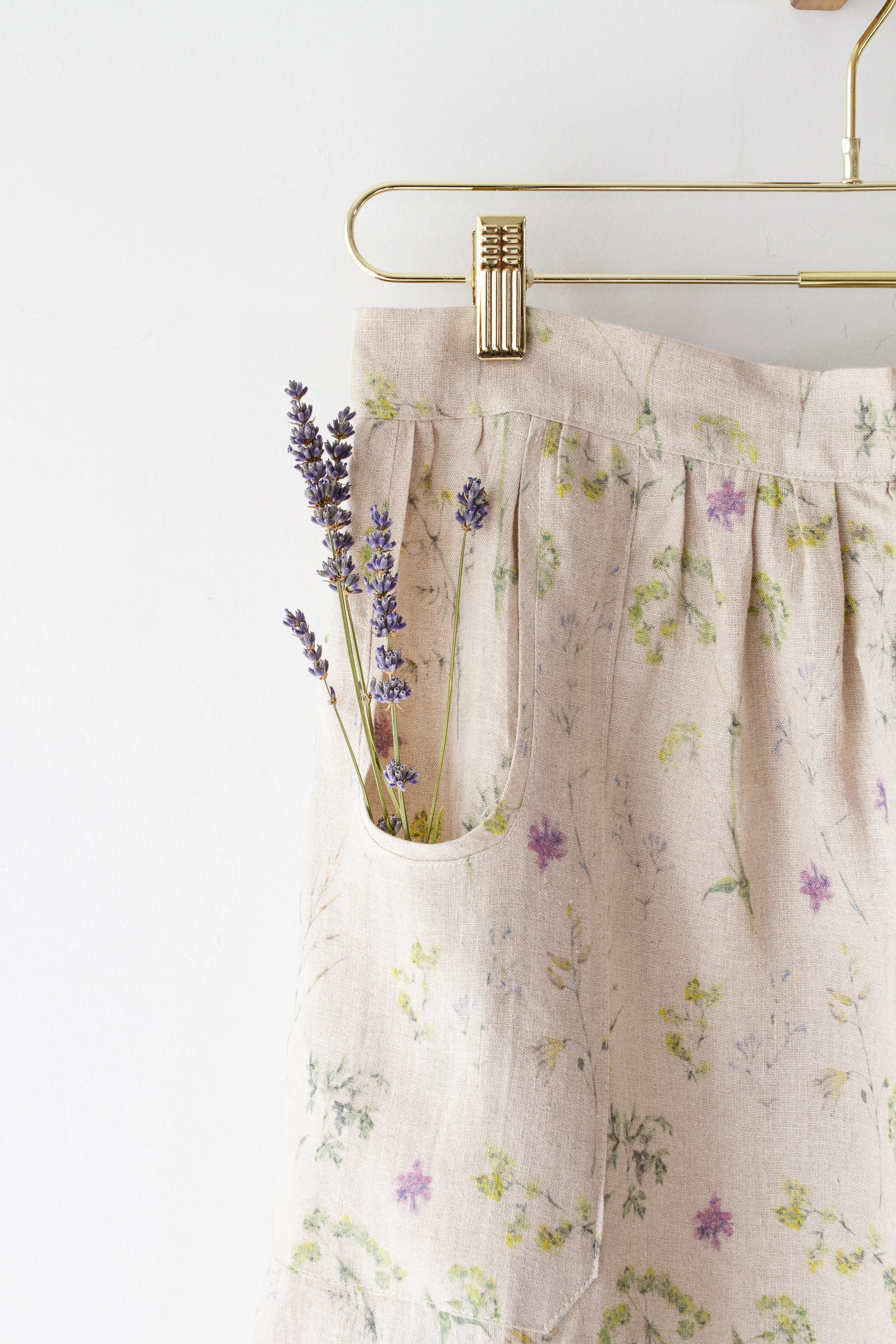HOSTESS APRON IN HERB LINEN