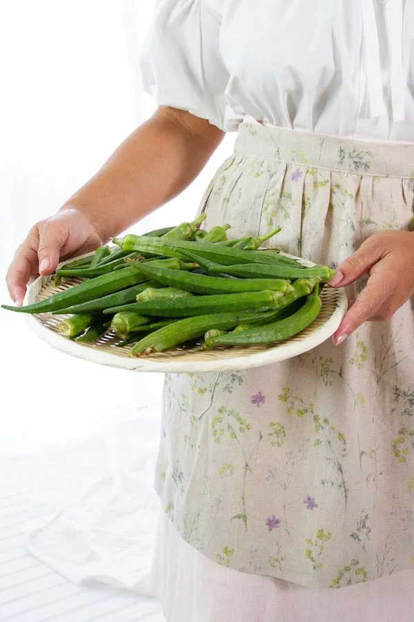 HOSTESS APRON IN HERB LINEN