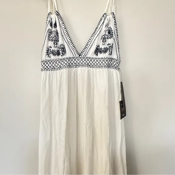 NWT Lulus Days of Sunlight Ivory Embroidered Maxi Dress. Size M