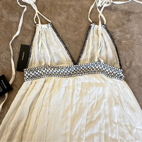 NWT Lulus Days of Sunlight Ivory Embroidered Maxi Dress. Size M