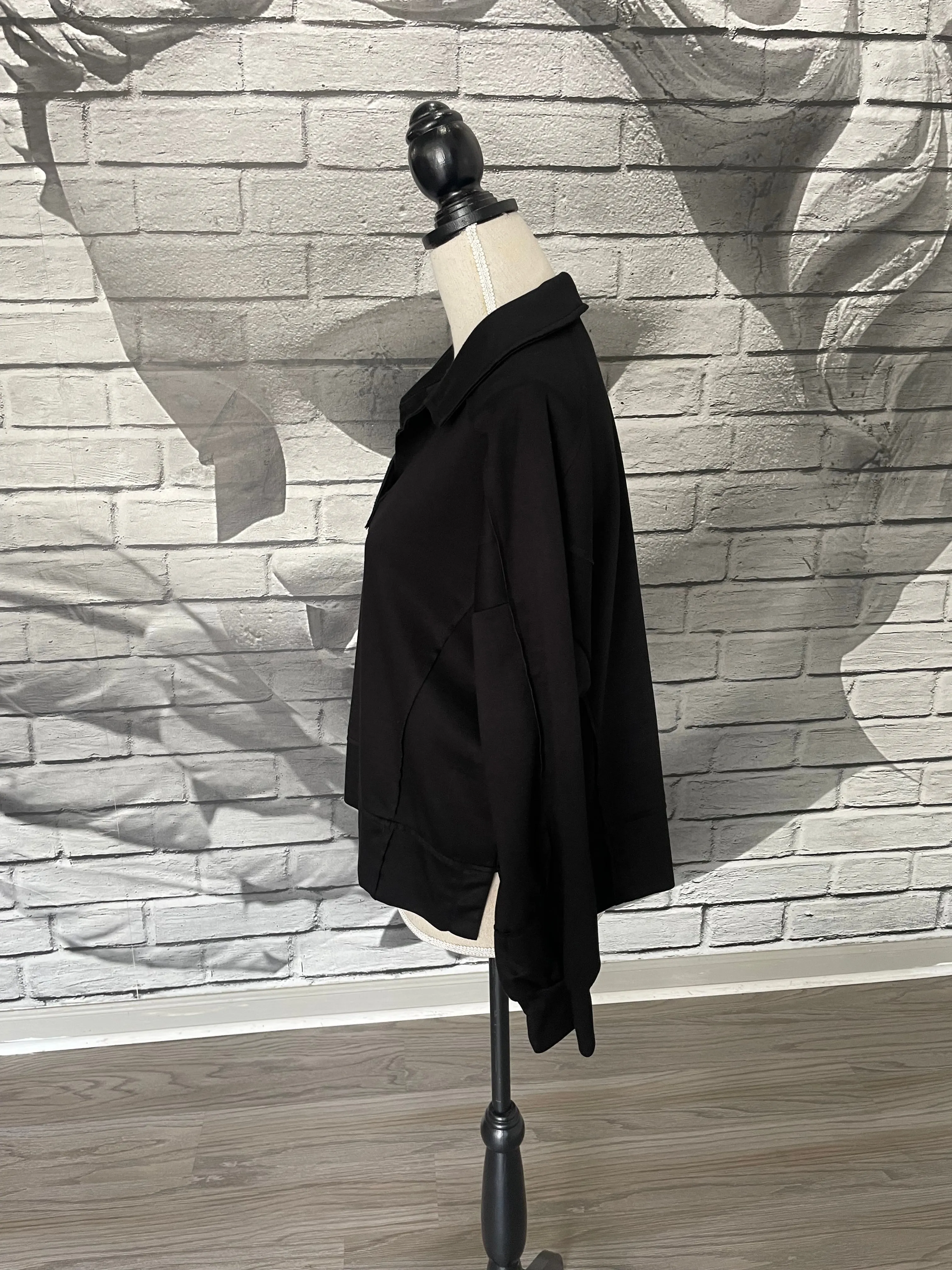 Shauna Pullover Blouse in Black