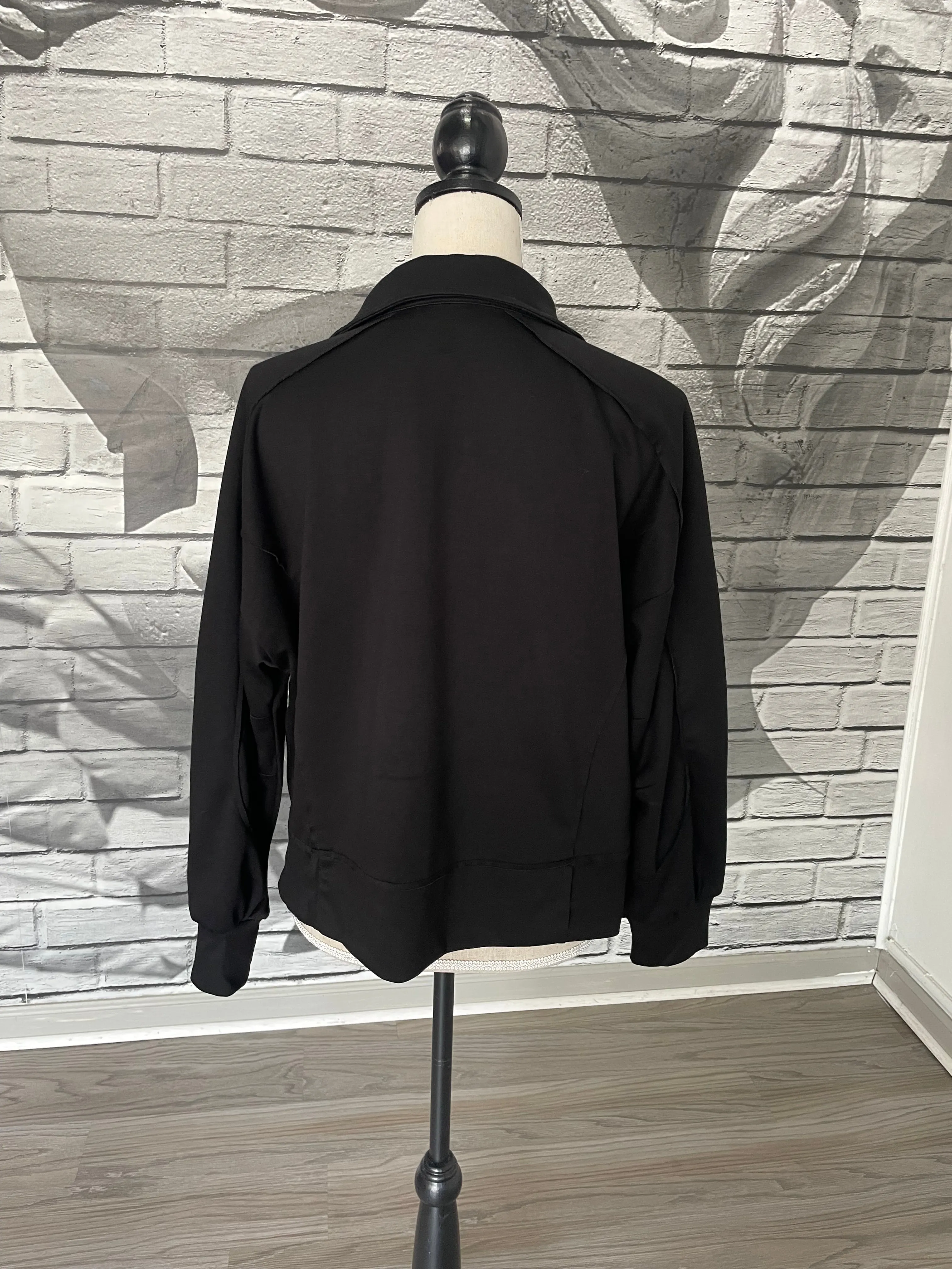 Shauna Pullover Blouse in Black