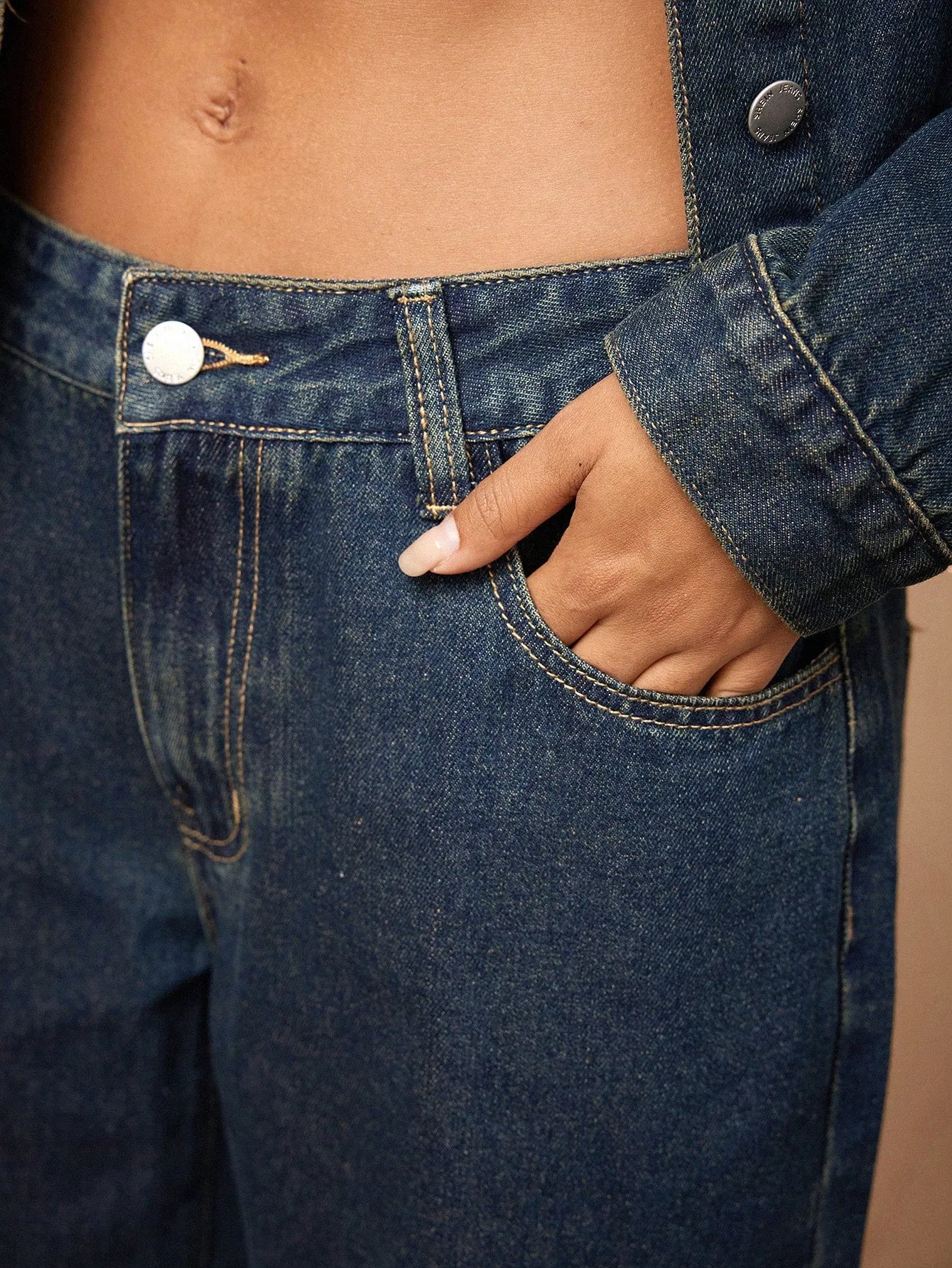 Vaqueros rectos de denim azul oscuro
