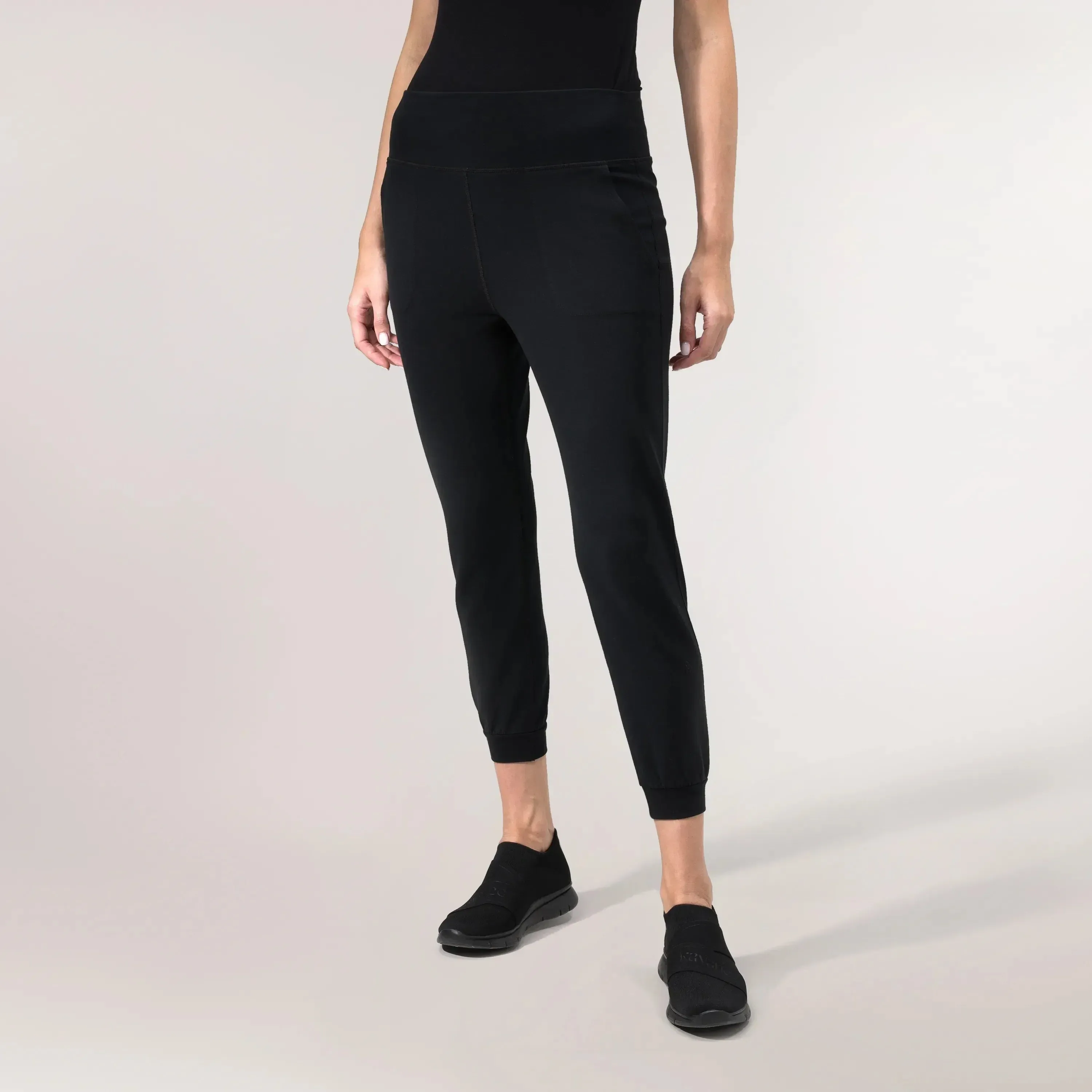 Walkabout Jogger - CORE BLACK