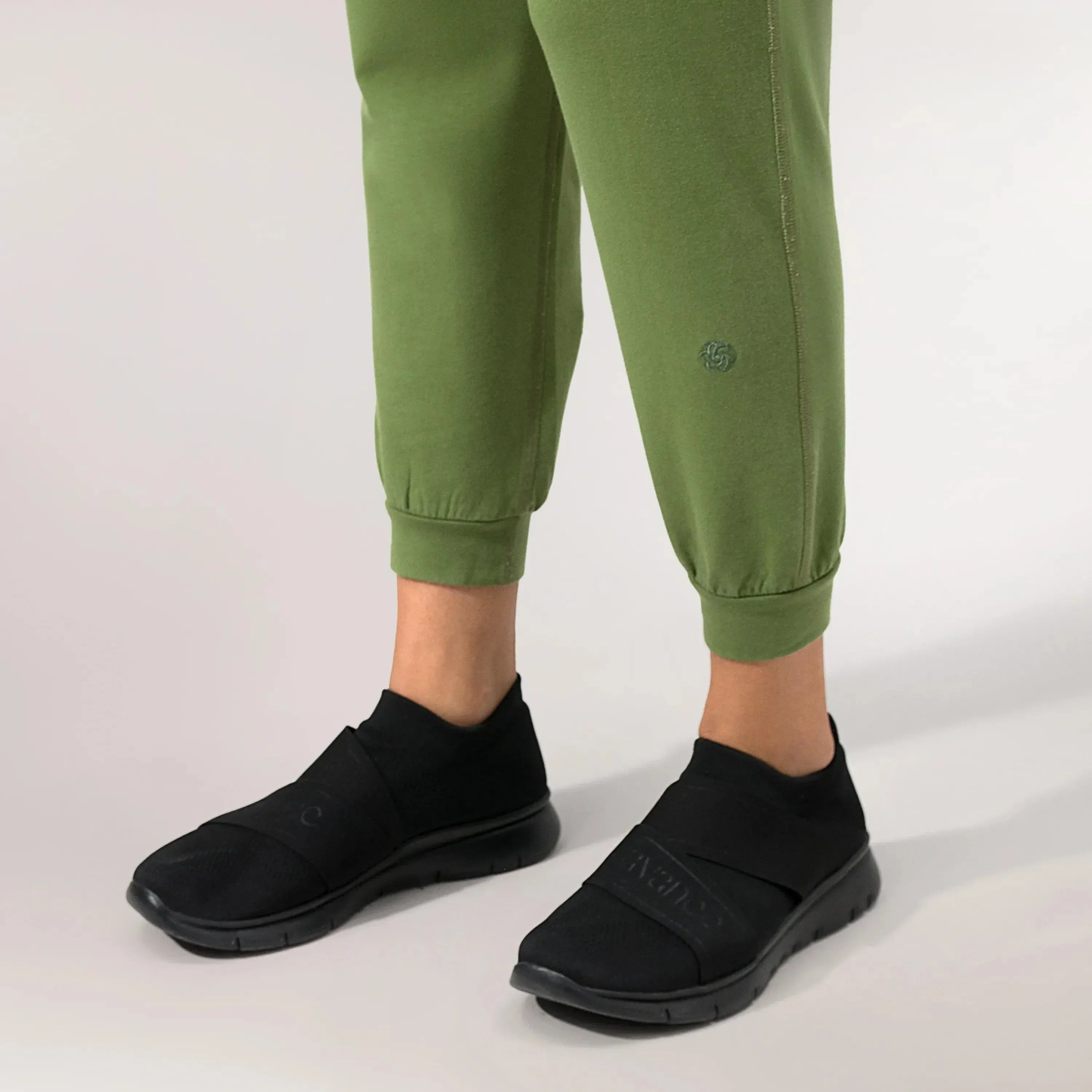 Walkabout Jogger - CORE DARK MUSK GREEN