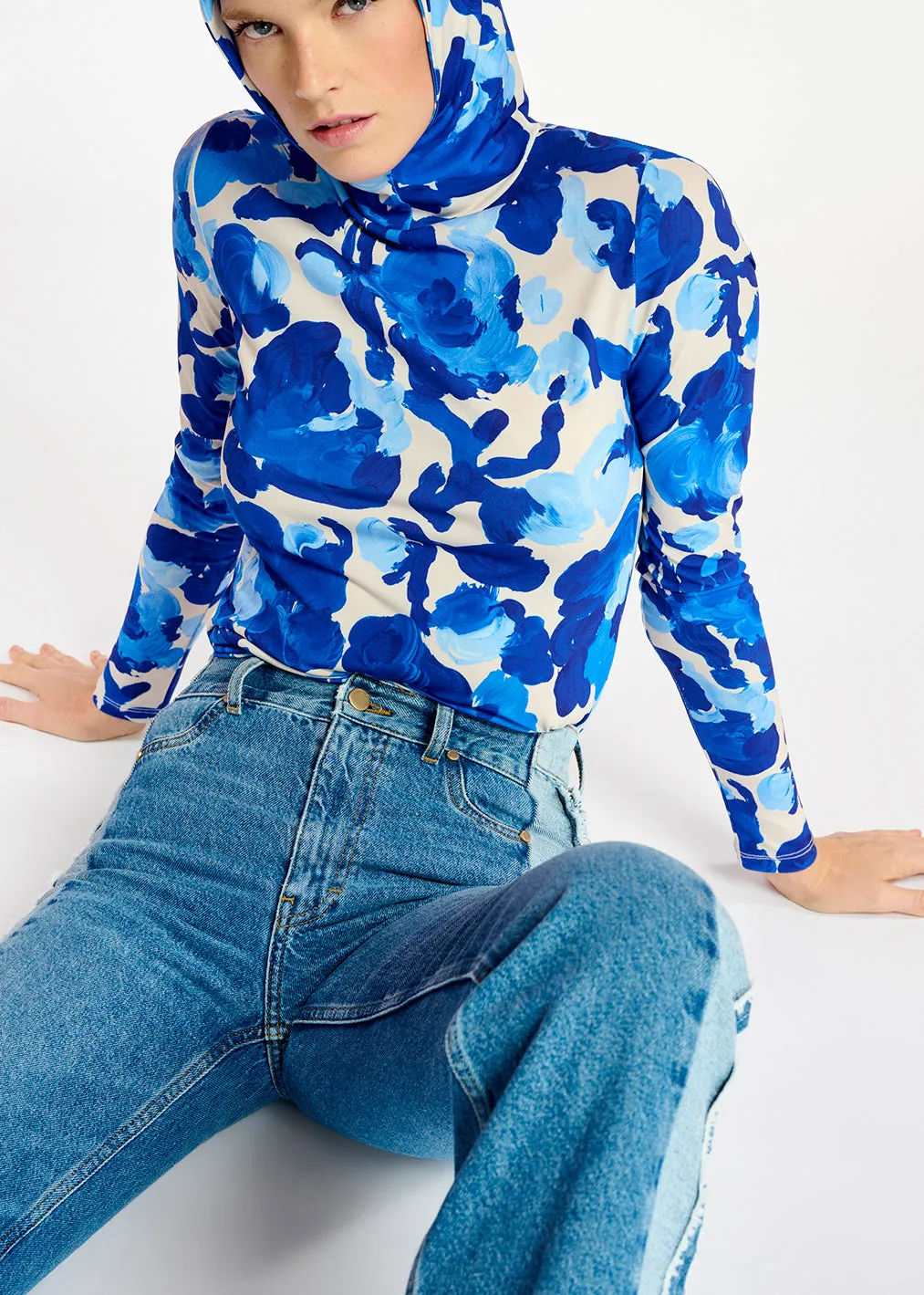White and blue floral print hooded top