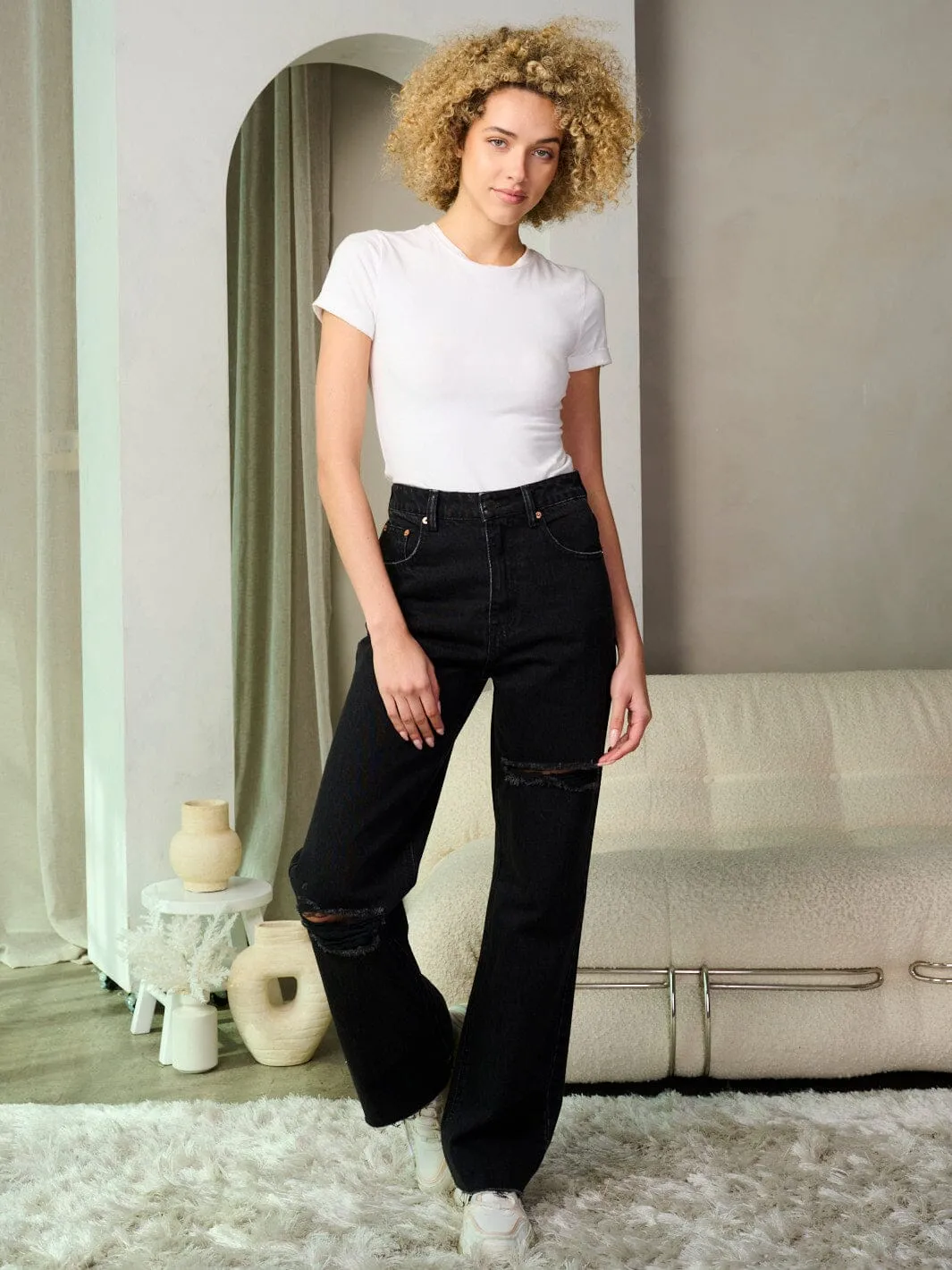 WOMEN'S BUTTON CLOSURE DISTRESS DENIM PANTS