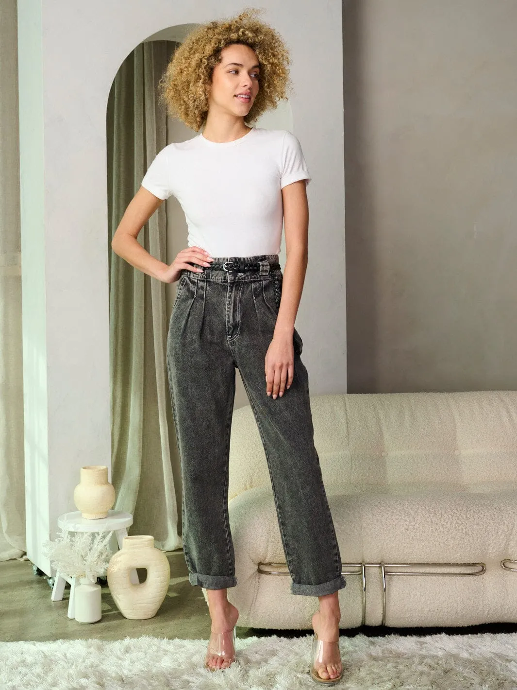 WOMEN'S BUTTON CLOSURE HIGH WAIST BELTED DENIM PANTS