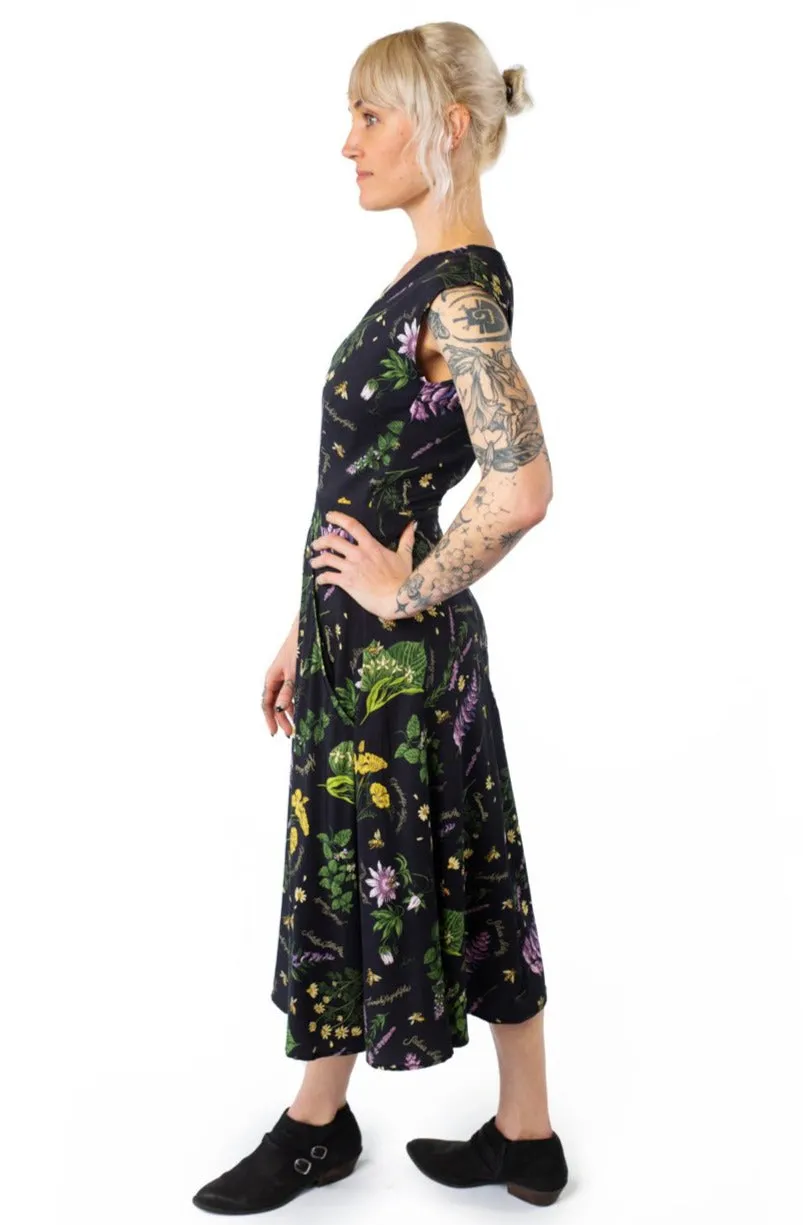 Xena Dress in Ecovero Nervine